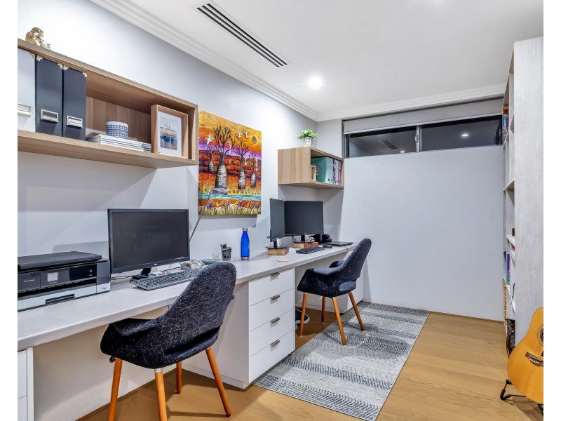 24 Arcadia Close, Dudley Park WA 6210