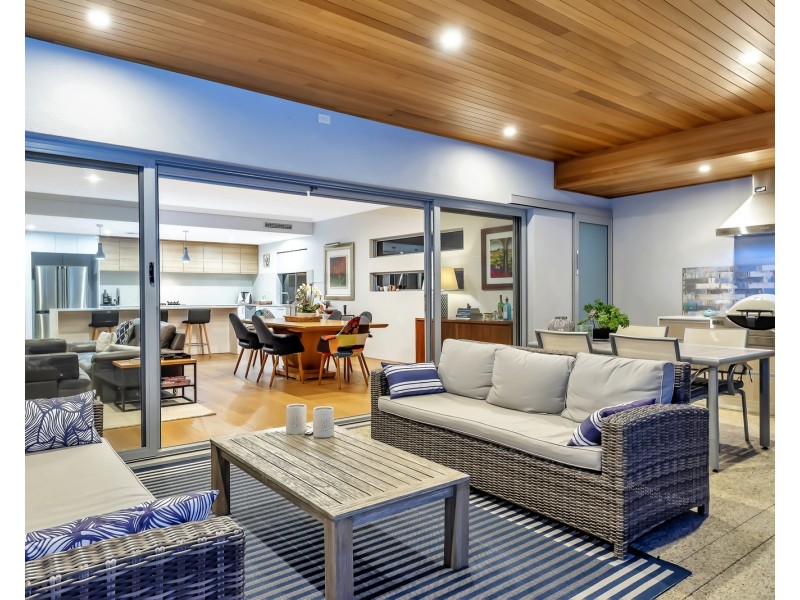 24 Arcadia Close, Dudley Park WA 6210