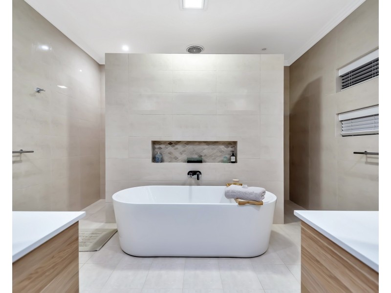 24 Arcadia Close, Dudley Park WA 6210