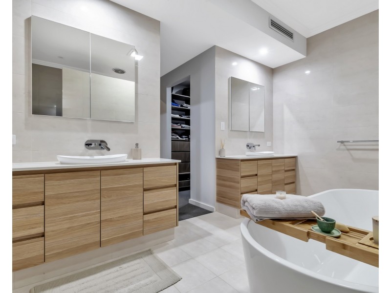 24 Arcadia Close, Dudley Park WA 6210