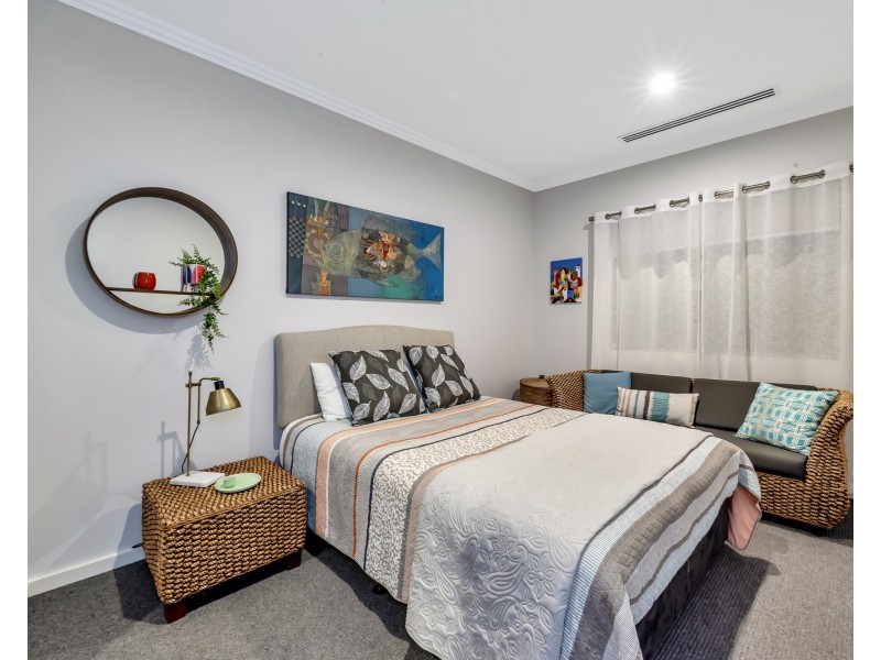 24 Arcadia Close, Dudley Park WA 6210