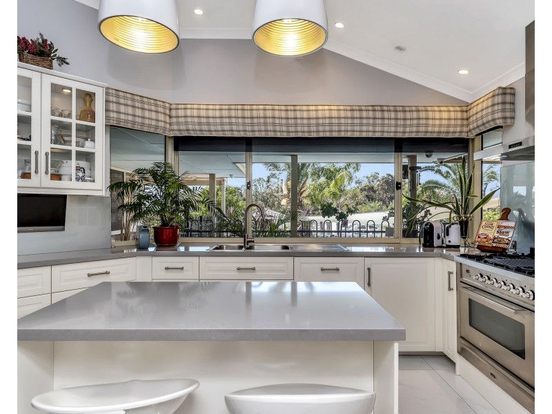 29 Carina Circle, Halls Head WA 6210