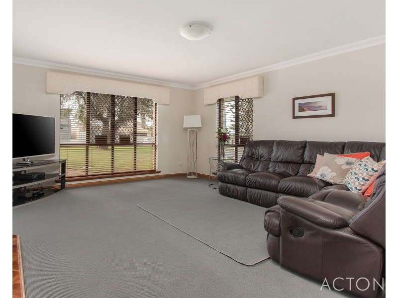 18 Lindley Road, Halls Head WA 6210