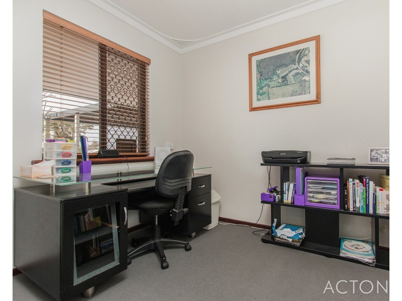 18 Lindley Road, Halls Head WA 6210