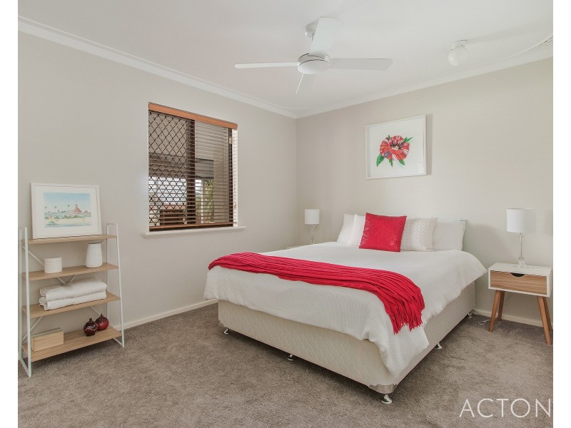 18 Lindley Road, Halls Head WA 6210