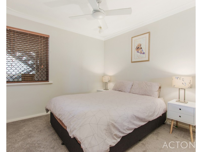 18 Lindley Road, Halls Head WA 6210