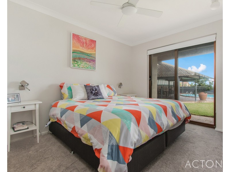 18 Lindley Road, Halls Head WA 6210