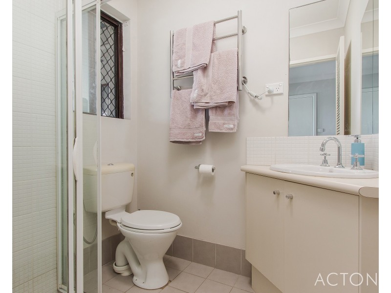 18 Lindley Road, Halls Head WA 6210