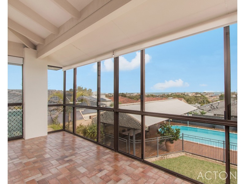 18 Lindley Road, Halls Head WA 6210