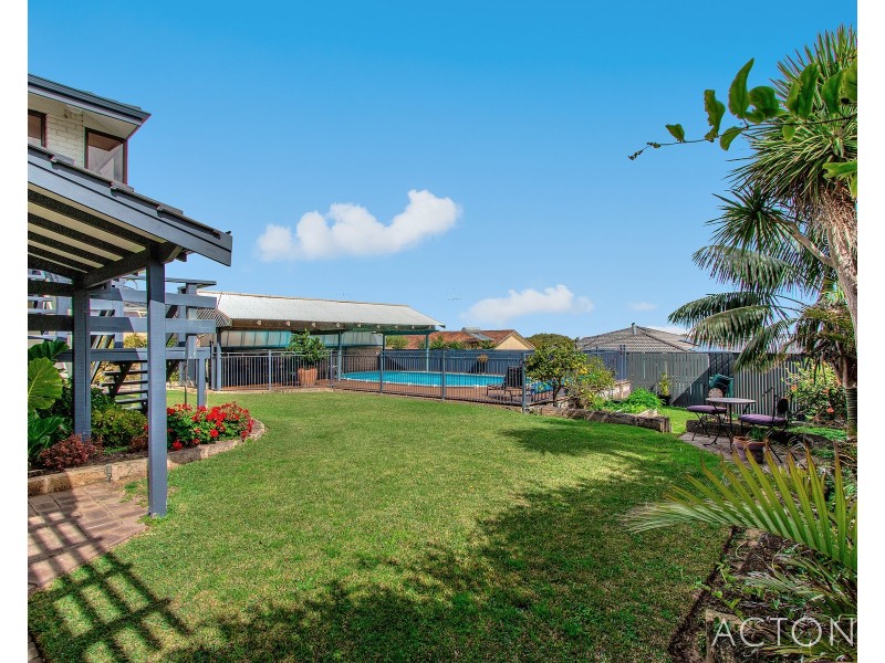 18 Lindley Road, Halls Head WA 6210