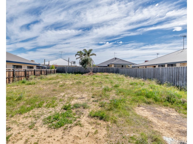 11 Honeymyrtle Grange, Halls Head WA 6210