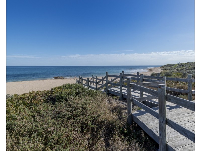 11 Honeymyrtle Grange, Halls Head WA 6210