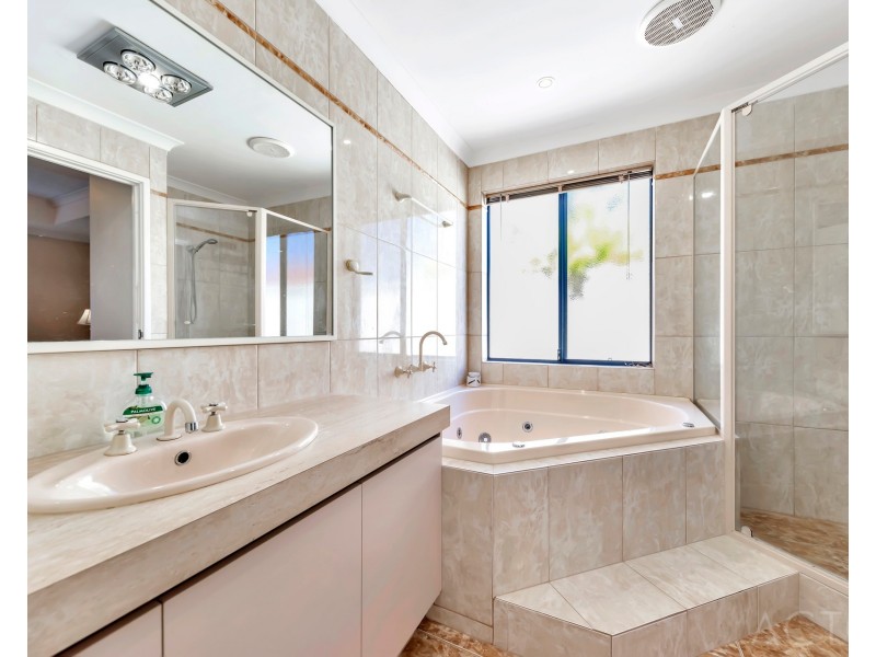 40 Malata Ridge, Lakelands WA 6180