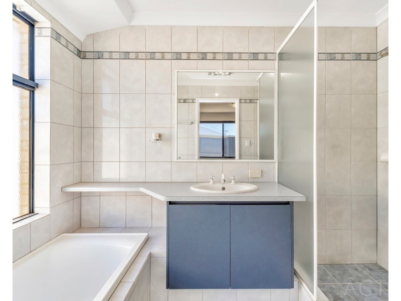 40 Malata Ridge, Lakelands WA 6180