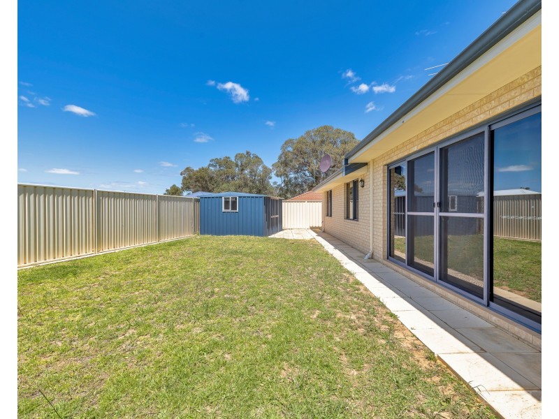 40 Malata Ridge, Lakelands WA 6180