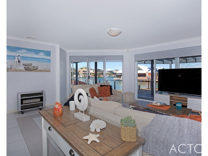 32 Cambria Island Retreat, Halls Head WA 6210