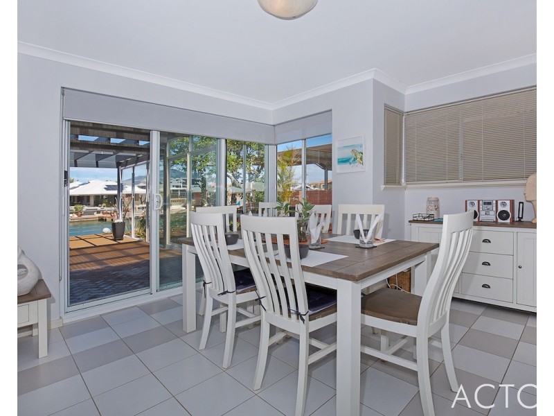 32 Cambria Island Retreat, Halls Head WA 6210