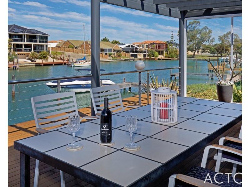 32 Cambria Island Retreat, Halls Head WA 6210