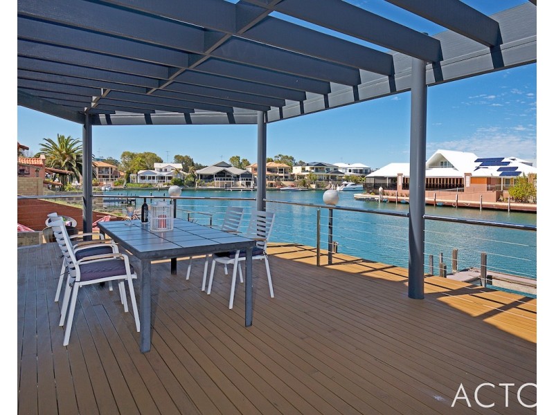 32 Cambria Island Retreat, Halls Head WA 6210