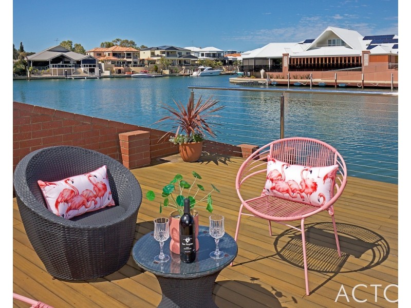 32 Cambria Island Retreat, Halls Head WA 6210