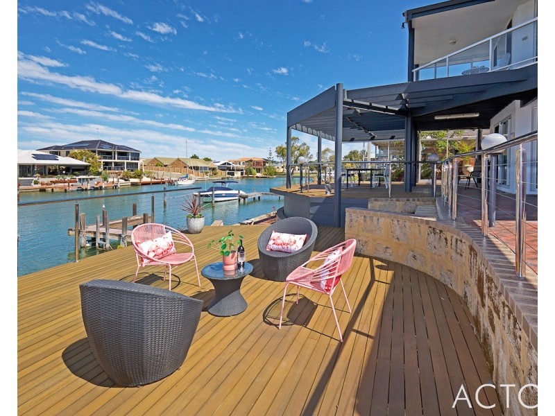 32 Cambria Island Retreat, Halls Head WA 6210