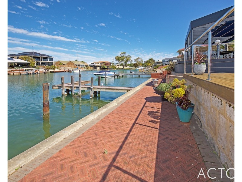 32 Cambria Island Retreat, Halls Head WA 6210