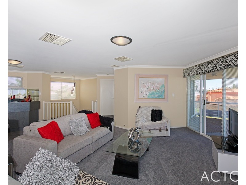 32 Cambria Island Retreat, Halls Head WA 6210