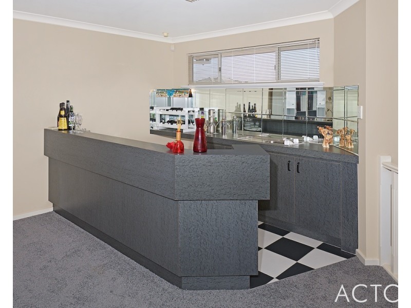 32 Cambria Island Retreat, Halls Head WA 6210