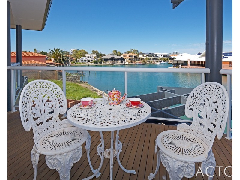 32 Cambria Island Retreat, Halls Head WA 6210