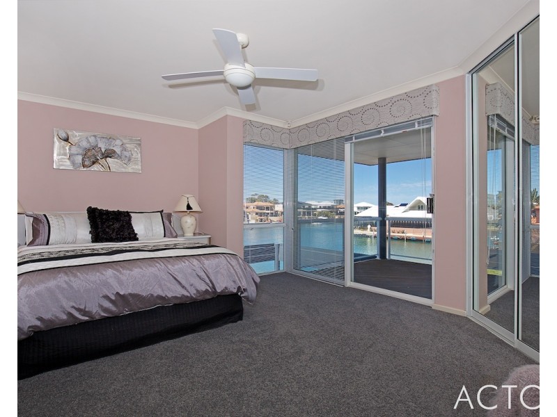 32 Cambria Island Retreat, Halls Head WA 6210