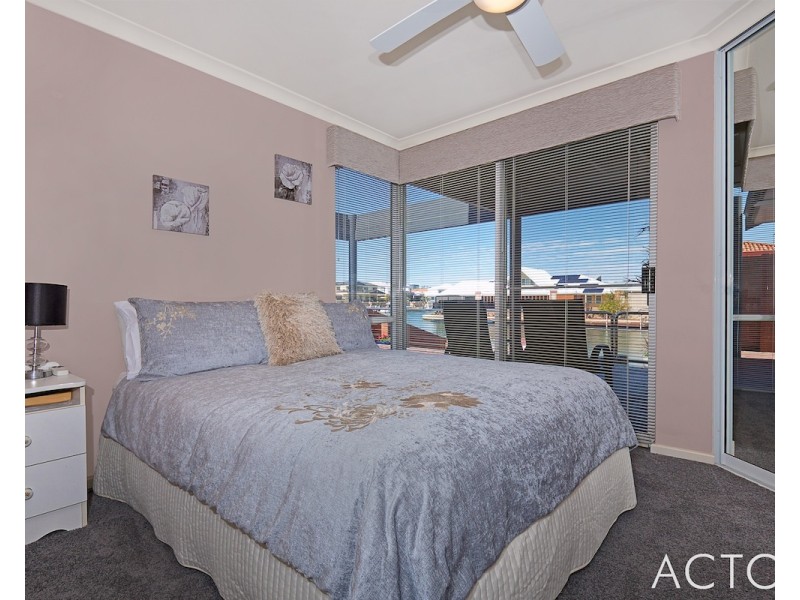 32 Cambria Island Retreat, Halls Head WA 6210