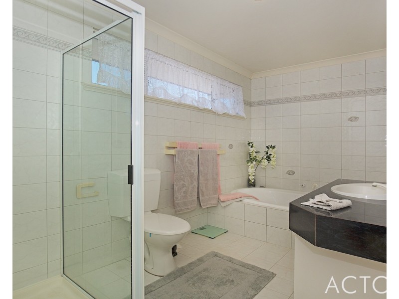 32 Cambria Island Retreat, Halls Head WA 6210