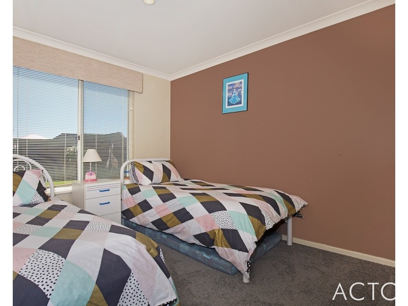 32 Cambria Island Retreat, Halls Head WA 6210