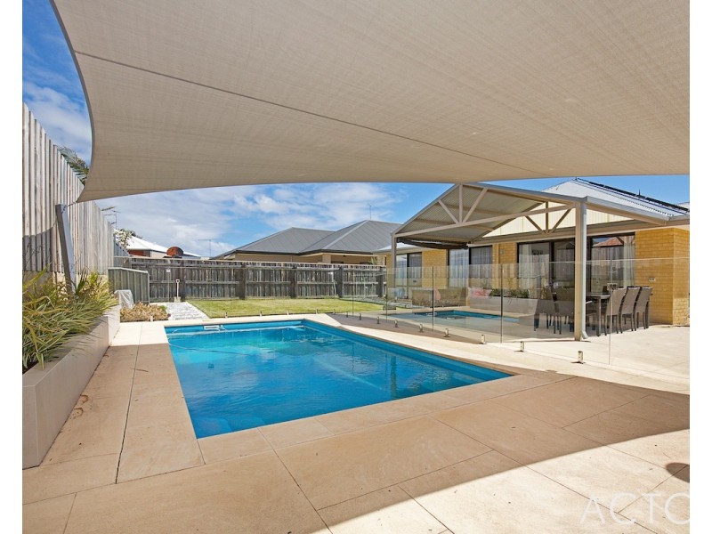 61 Carissa Turn, Halls Head WA 6210