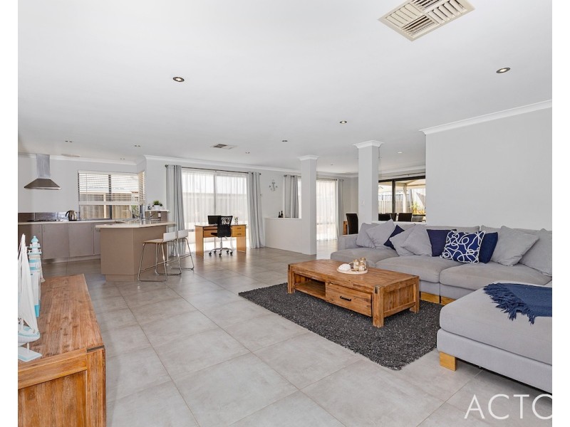 61 Carissa Turn, Halls Head WA 6210