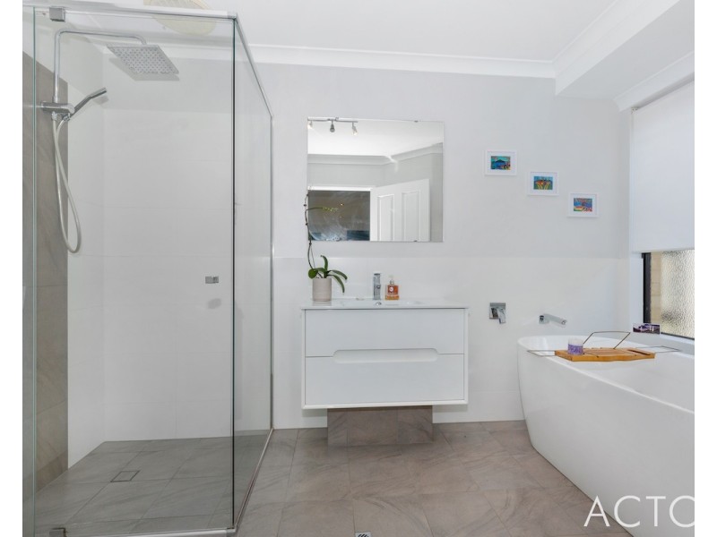 61 Carissa Turn, Halls Head WA 6210