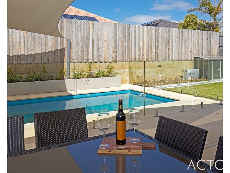 61 Carissa Turn, Halls Head WA 6210