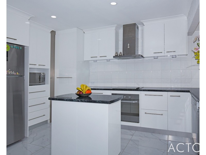 95A Peelwood Parade, Halls Head WA 6210