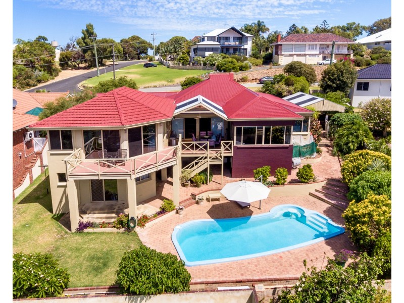 31 Hill Street, Halls Head WA 6210