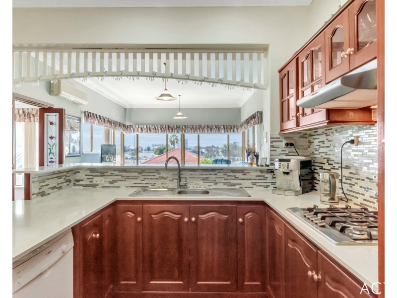 31 Hill Street, Halls Head WA 6210