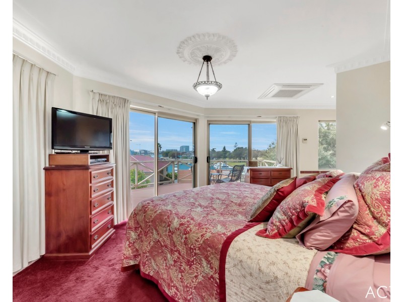 31 Hill Street, Halls Head WA 6210