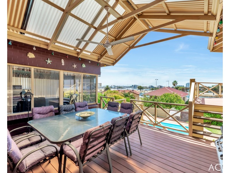 31 Hill Street, Halls Head WA 6210