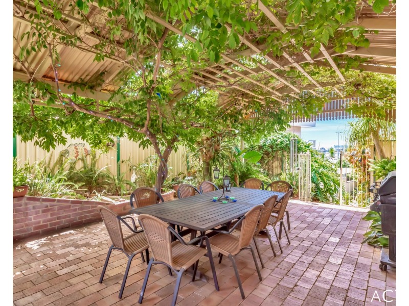 31 Hill Street, Halls Head WA 6210