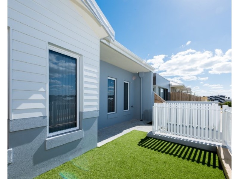 6 RUFA LANE, Halls Head WA 6210