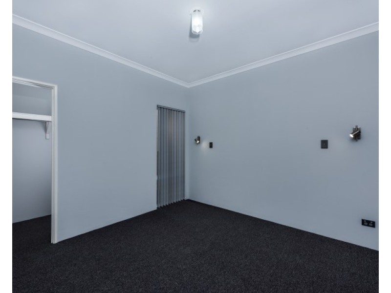 6 RUFA LANE, Halls Head WA 6210