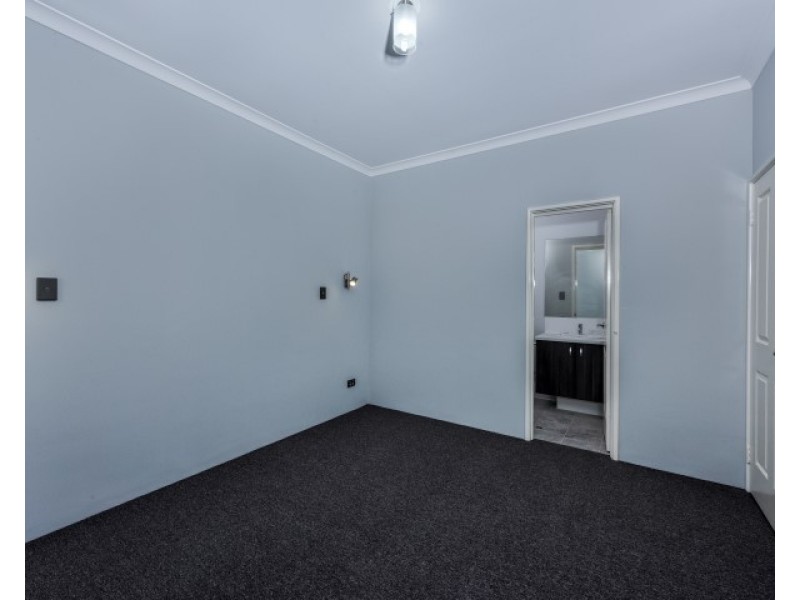 6 RUFA LANE, Halls Head WA 6210