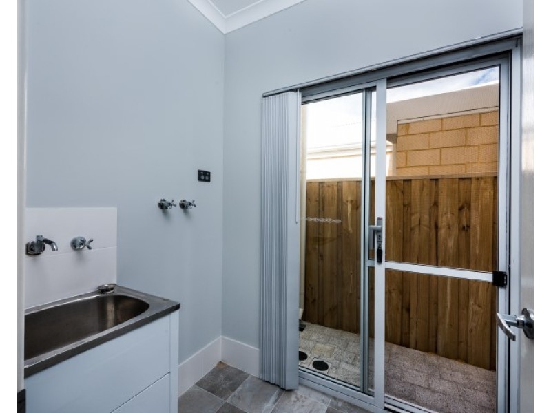 6 RUFA LANE, Halls Head WA 6210