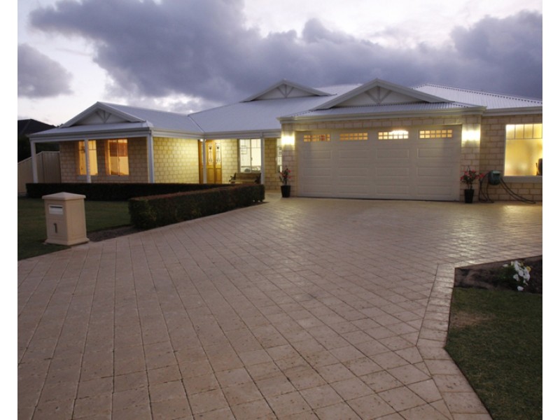 1 Harvest Chase, Madora Bay WA 6210