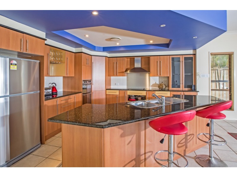 15 Defender St, Newport QLD 4020