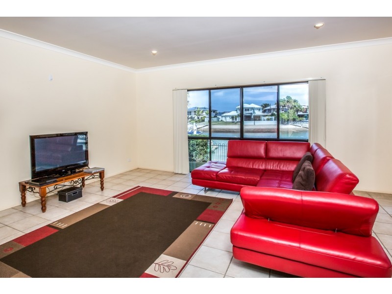 15 Defender St, Newport QLD 4020